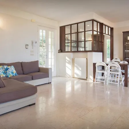 Ilaria With Private Pool And Lake View Villa