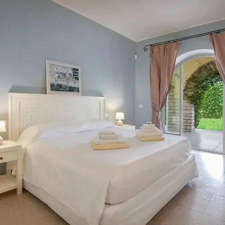 Villa Ilaria With Private Pool And View Torri Del Benaco